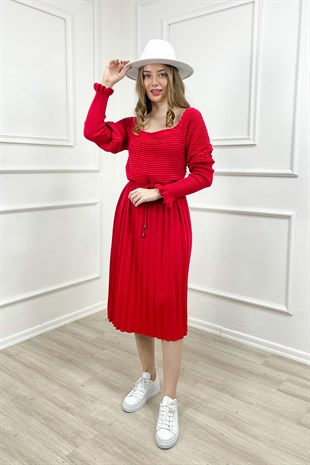 Kırmızı Piliseli Triko Elbise